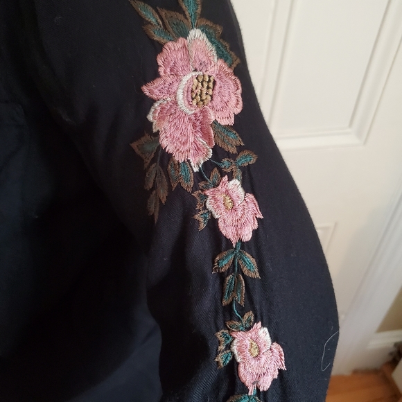 Floral Button Up - Picture 2 of 7